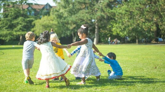Spelende kinderen
